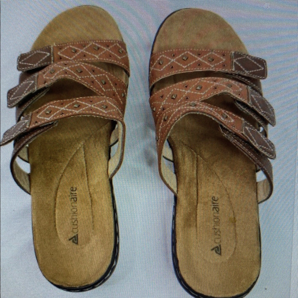 Cushionaire Three-Strap Studded Brown Slide Sandals Size 10